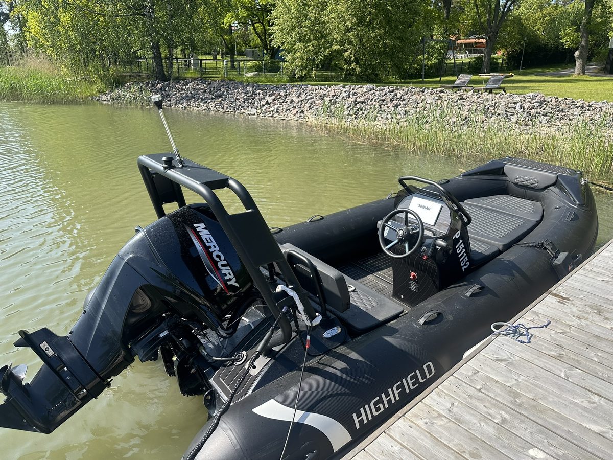 Highfield SP 460 sport RIB at the dock